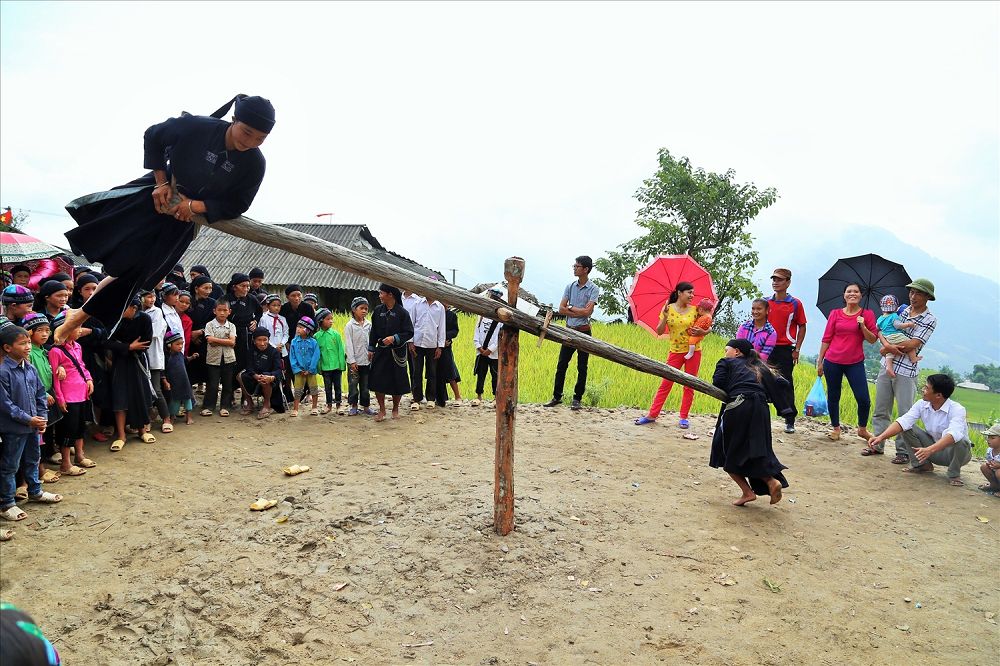 Khám phá văn hóa bản làng người La Chí