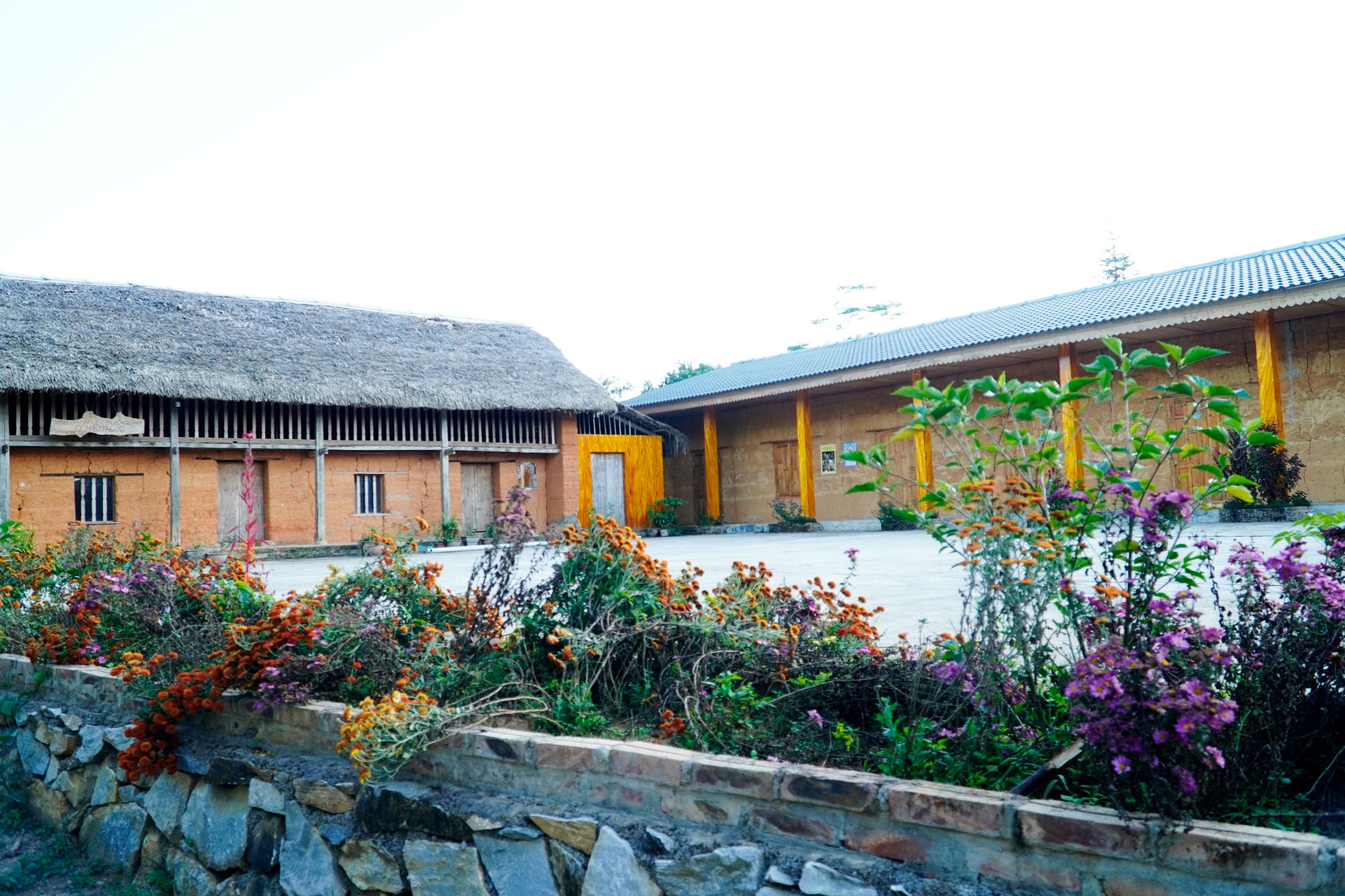 Nghỉ homestay trong bản người Dao