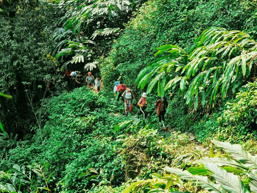 Trekking chinh phục Tây Côn Lĩnh