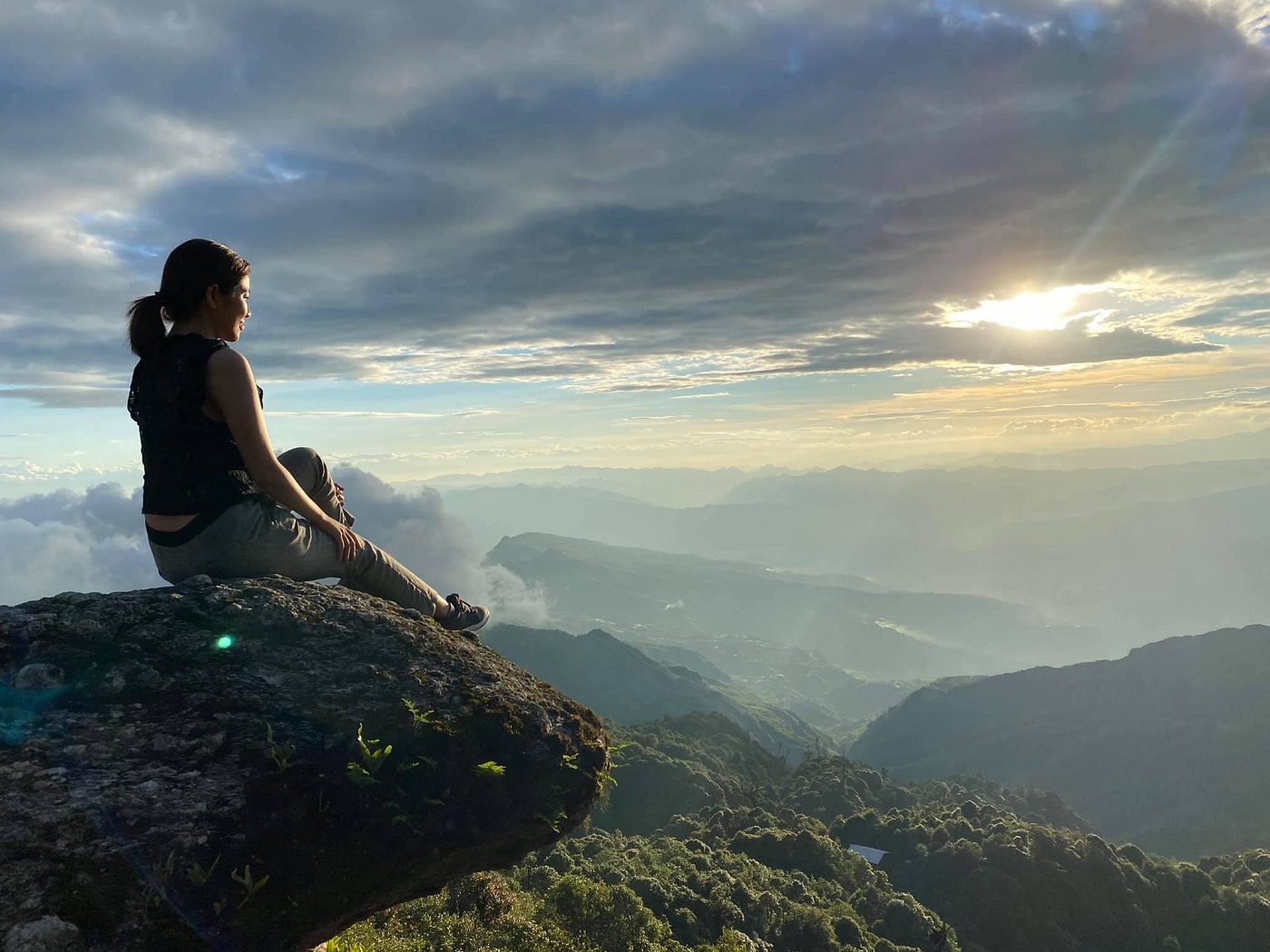 Trekking chinh phục đỉnh Chiêu Lầu Thi