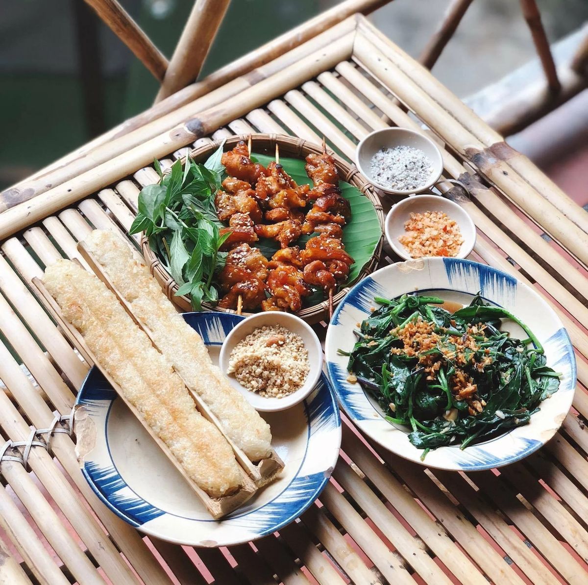 Thưởng thức ẩm thực chợ phiên