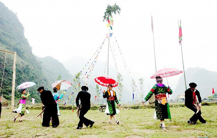 Chợ tình Khâu Vai