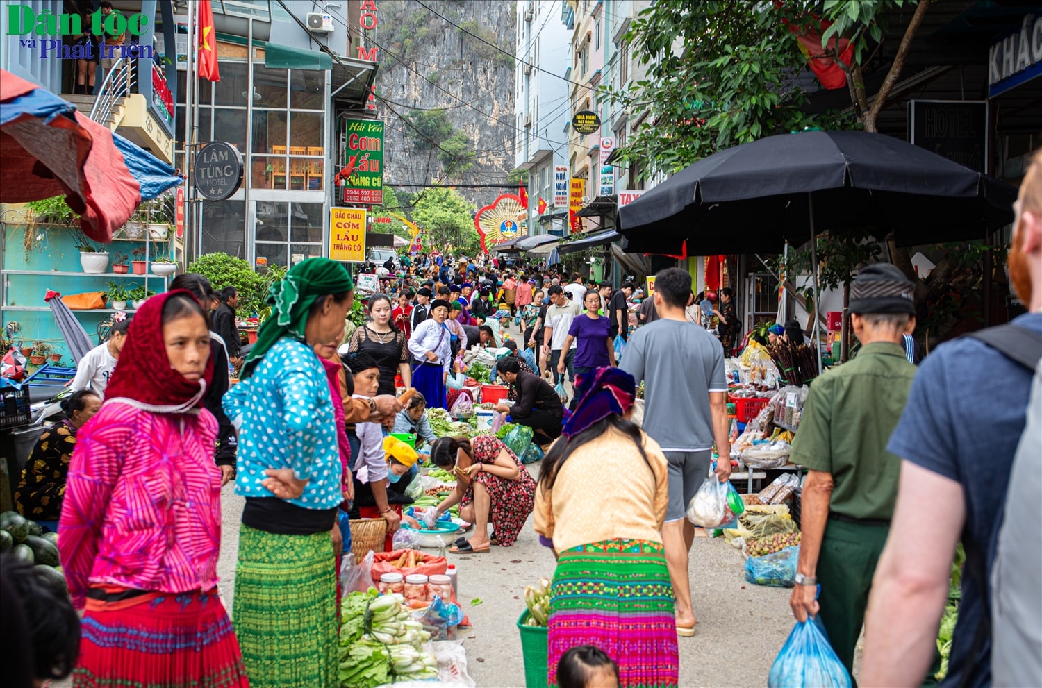 Chợ Phiên Đồng Văn
